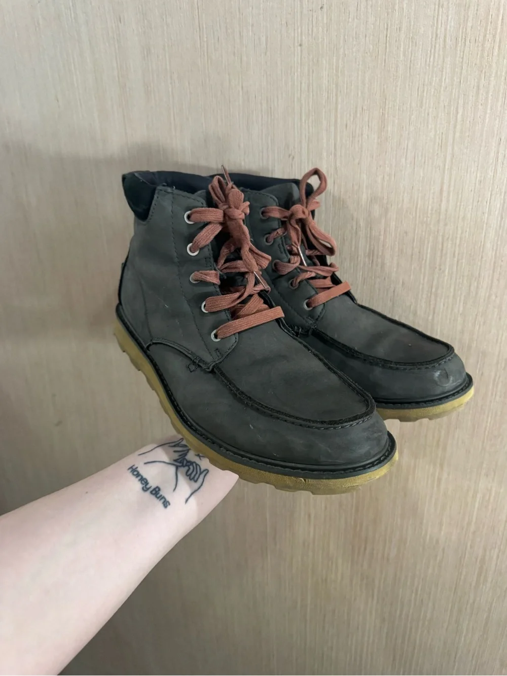 Sorel Men's Dark Grey Waterproof Chukka Boots with Brown Laces size 10.5